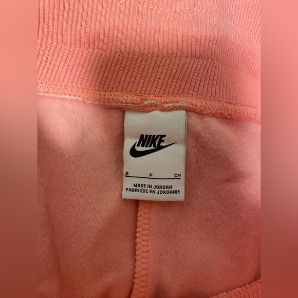 pink nike shorts - Picture 3 of 3